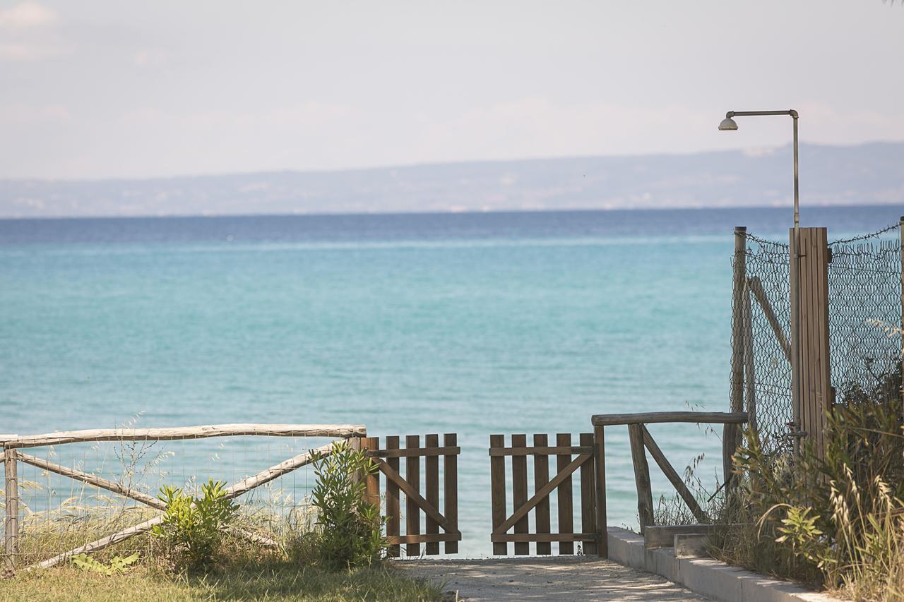 Apollo Beachfront House In #feelslikehome Pefkochori